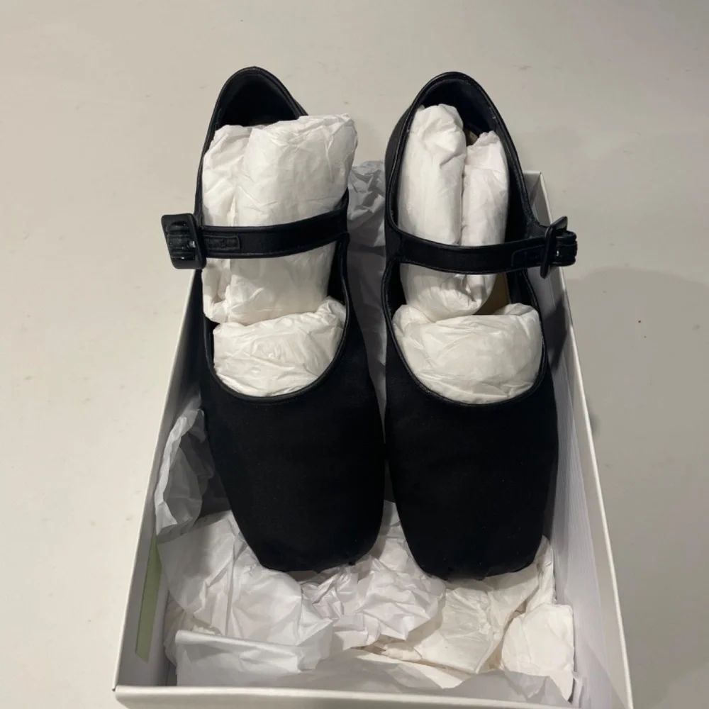 Sandy liang mary jane pointe shoe in black satin - Picture 2 of 3